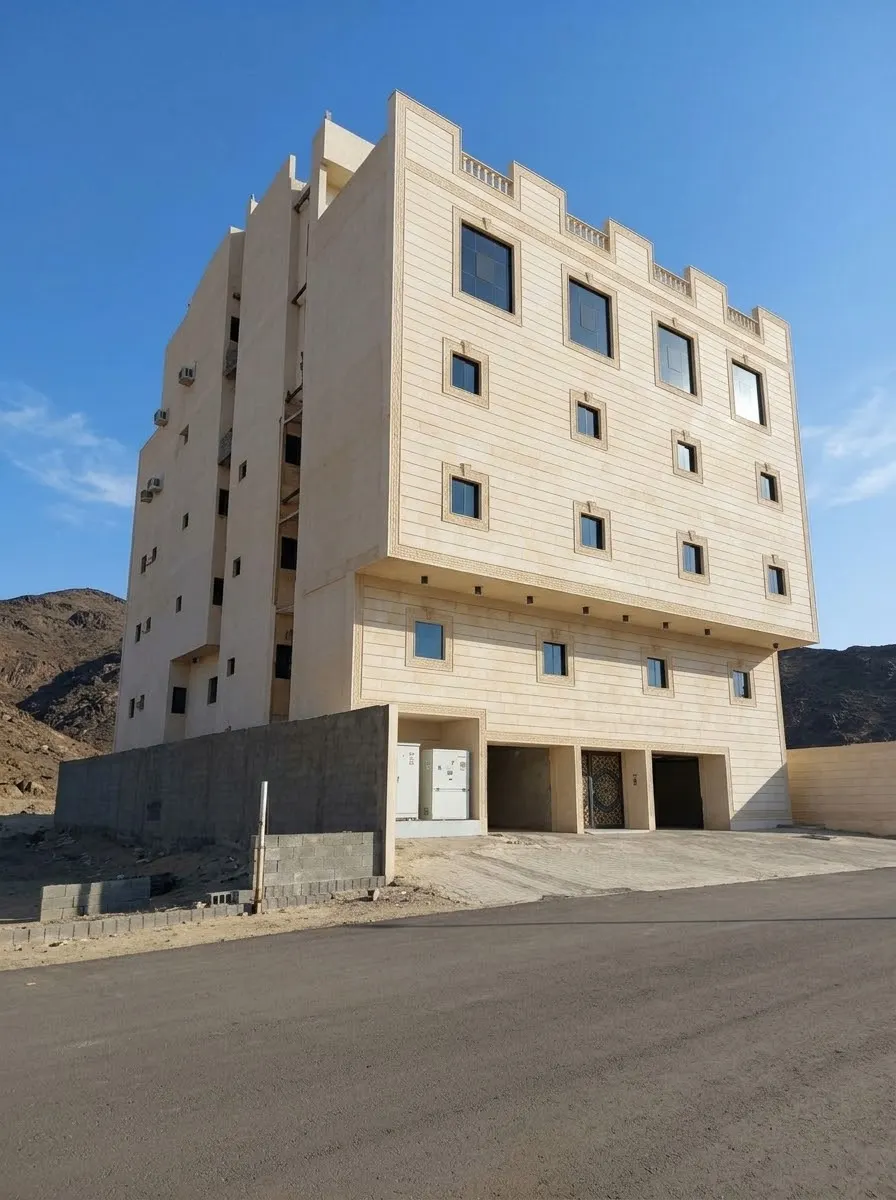 عمارة سكنية بواجهات حجرية