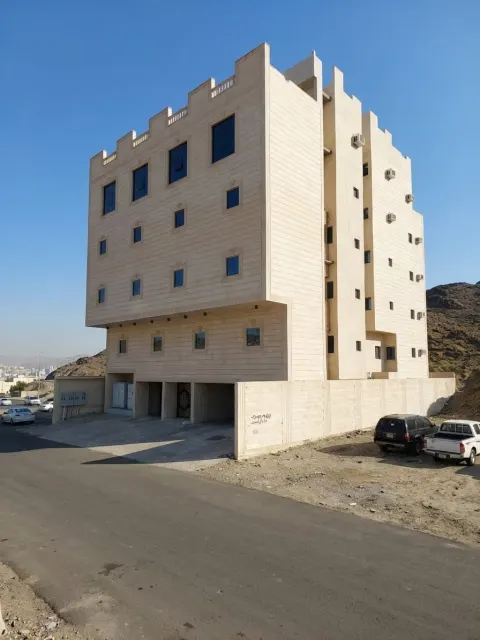 عمارة سكنية بواجهات حجرية — صورة 2